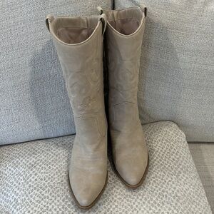 Soda Reno Women Western boots. Sand color. Size 10.